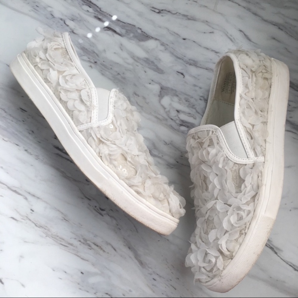 🍉 5 for $25 Sale! 🍉 
WANTED FLORAL AND SEQUIN SLIP ON
